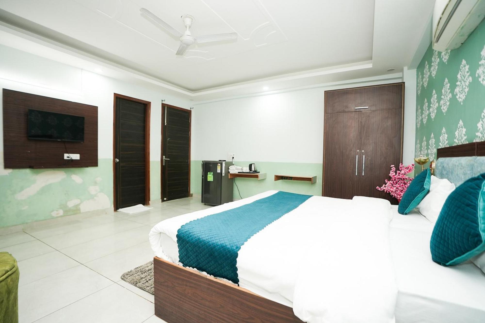 Tanvi Premium Residency Near Artemis Hospital, Gurugram Hotell Gurgaon Exteriör bild