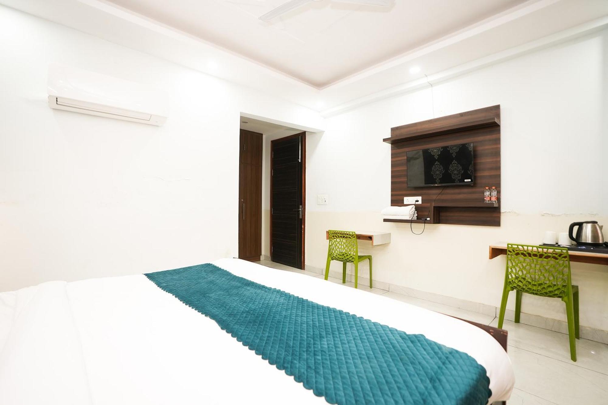 Tanvi Premium Residency Near Artemis Hospital, Gurugram Hotell Gurgaon Exteriör bild