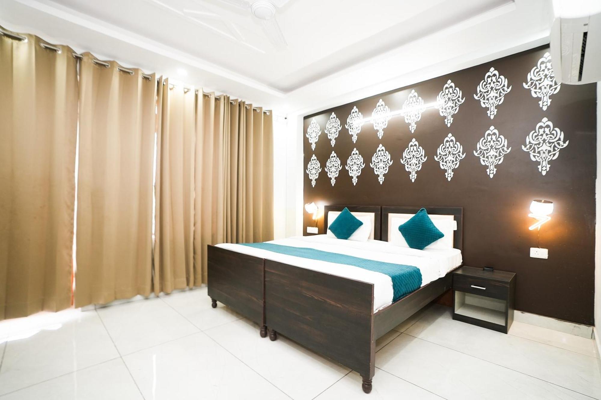 Tanvi Premium Residency Near Artemis Hospital, Gurugram Hotell Gurgaon Exteriör bild