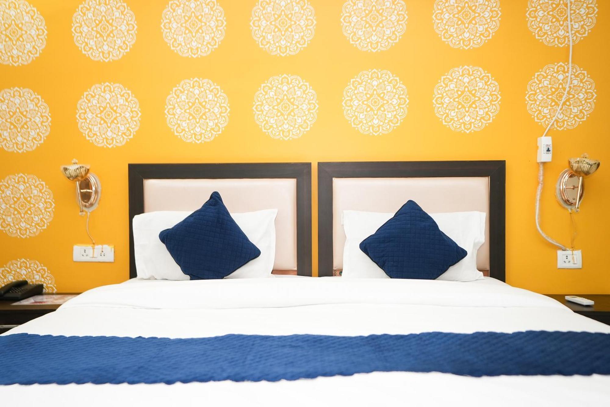 Tanvi Premium Residency Near Artemis Hospital, Gurugram Hotell Gurgaon Exteriör bild