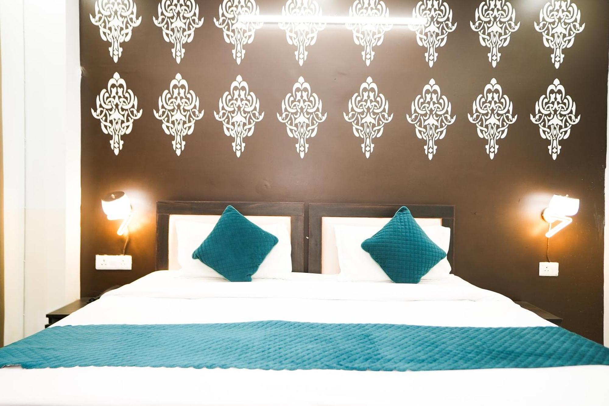 Tanvi Premium Residency Near Artemis Hospital, Gurugram Hotell Gurgaon Exteriör bild
