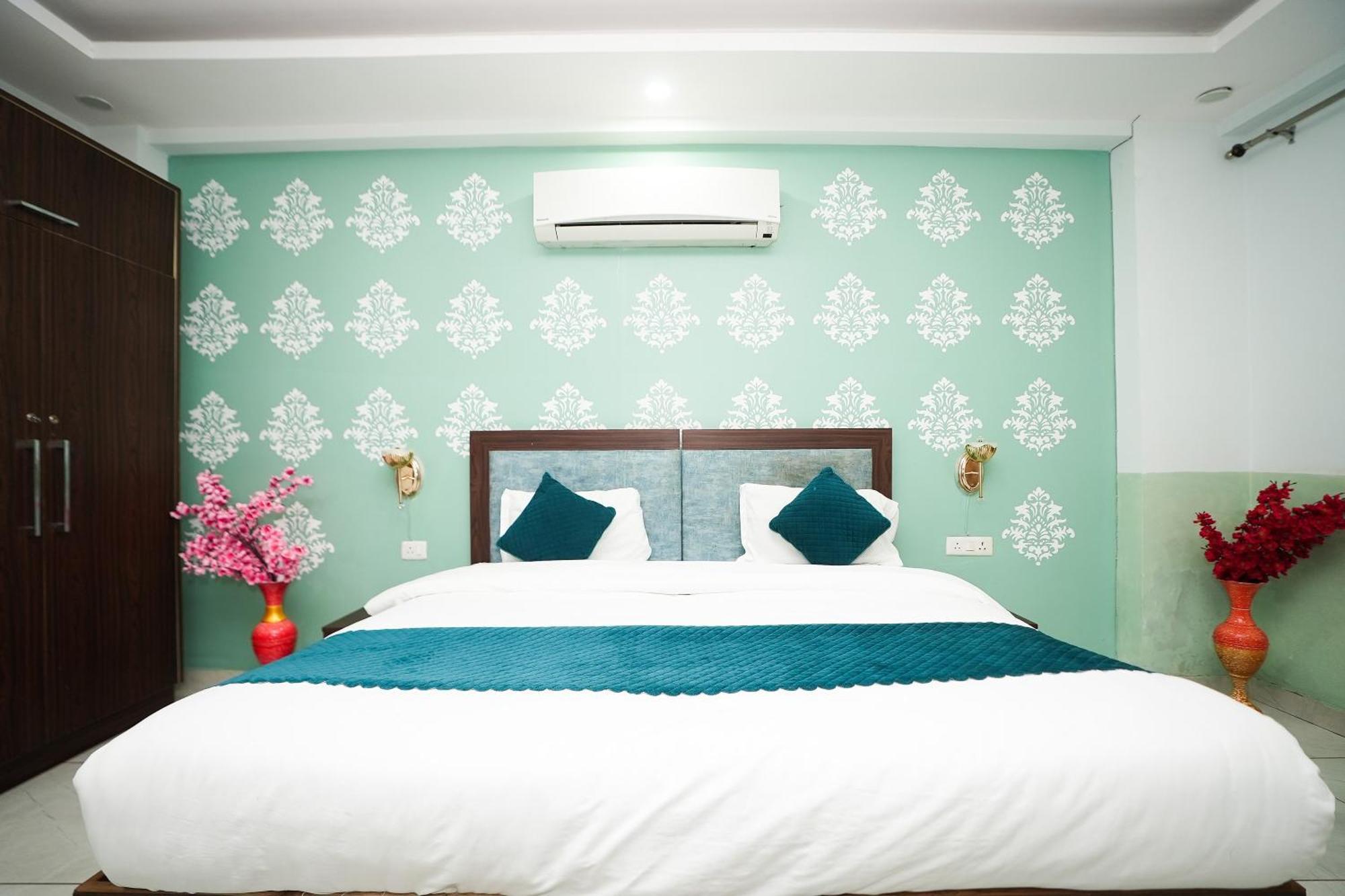 Tanvi Premium Residency Near Artemis Hospital, Gurugram Hotell Gurgaon Exteriör bild