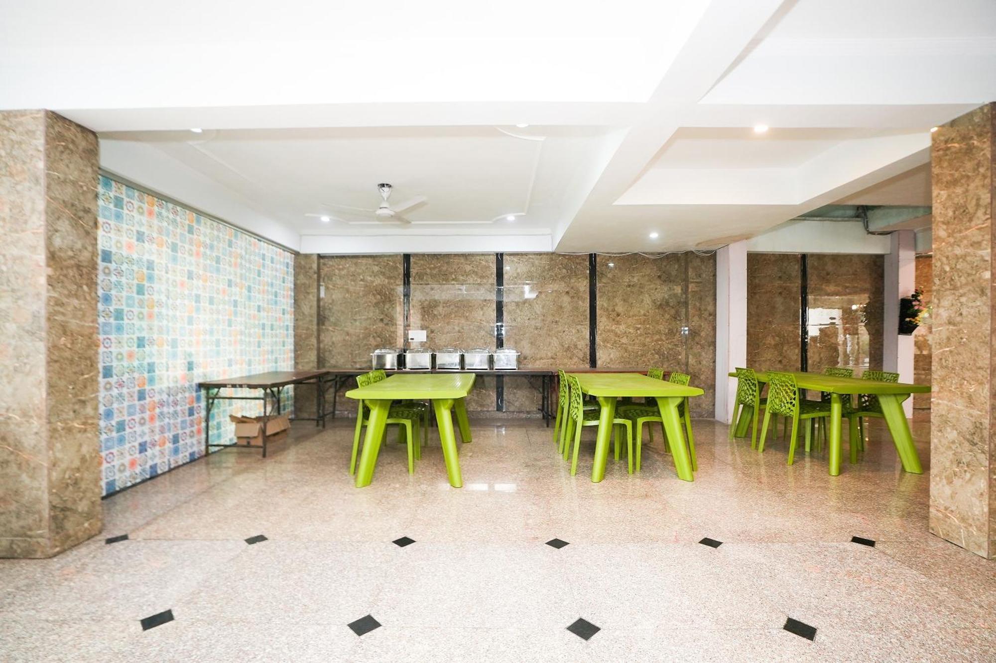 Tanvi Premium Residency Near Artemis Hospital, Gurugram Hotell Gurgaon Exteriör bild