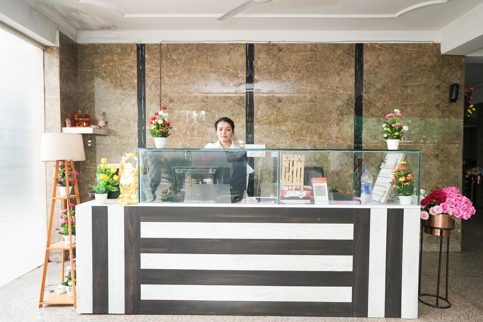 Tanvi Premium Residency Near Artemis Hospital, Gurugram Hotell Gurgaon Exteriör bild
