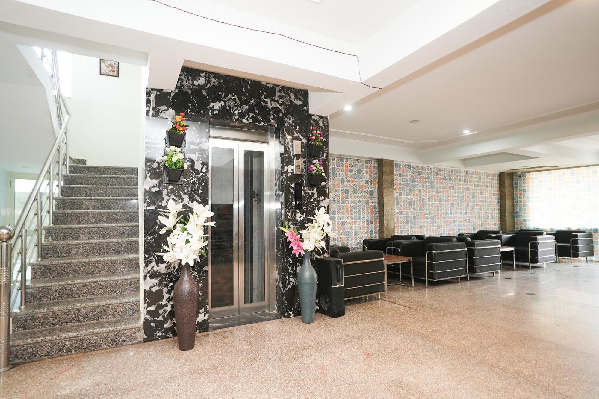 Tanvi Premium Residency Near Artemis Hospital, Gurugram Hotell Gurgaon Exteriör bild