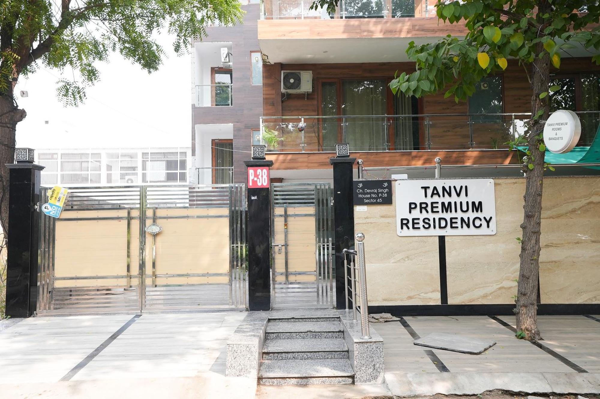 Tanvi Premium Residency Near Artemis Hospital, Gurugram Hotell Gurgaon Exteriör bild