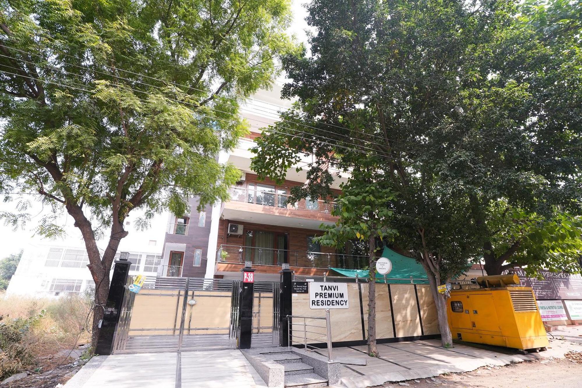 Tanvi Premium Residency Near Artemis Hospital, Gurugram Hotell Gurgaon Exteriör bild
