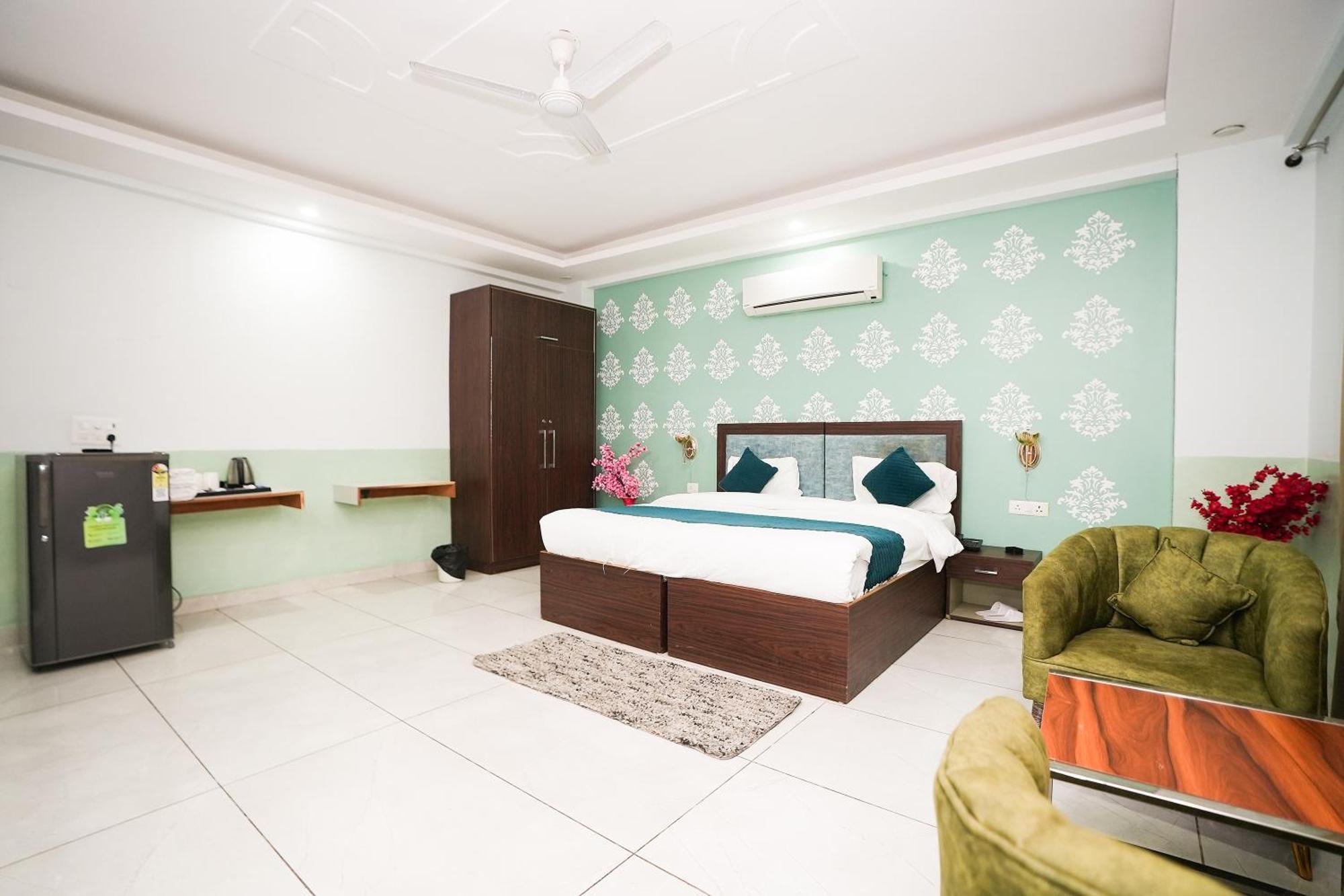 Tanvi Premium Residency Near Artemis Hospital, Gurugram Hotell Gurgaon Exteriör bild