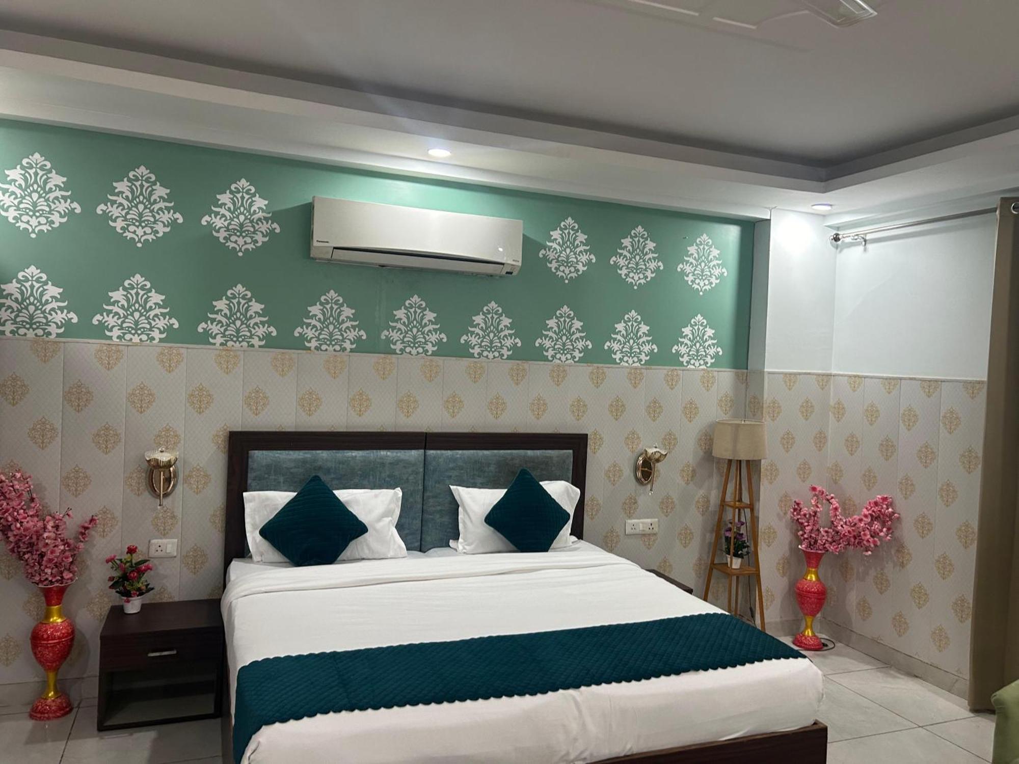 Tanvi Premium Residency-Close To Artemis, Medanta & Fortis Gurgaon Exteriör bild