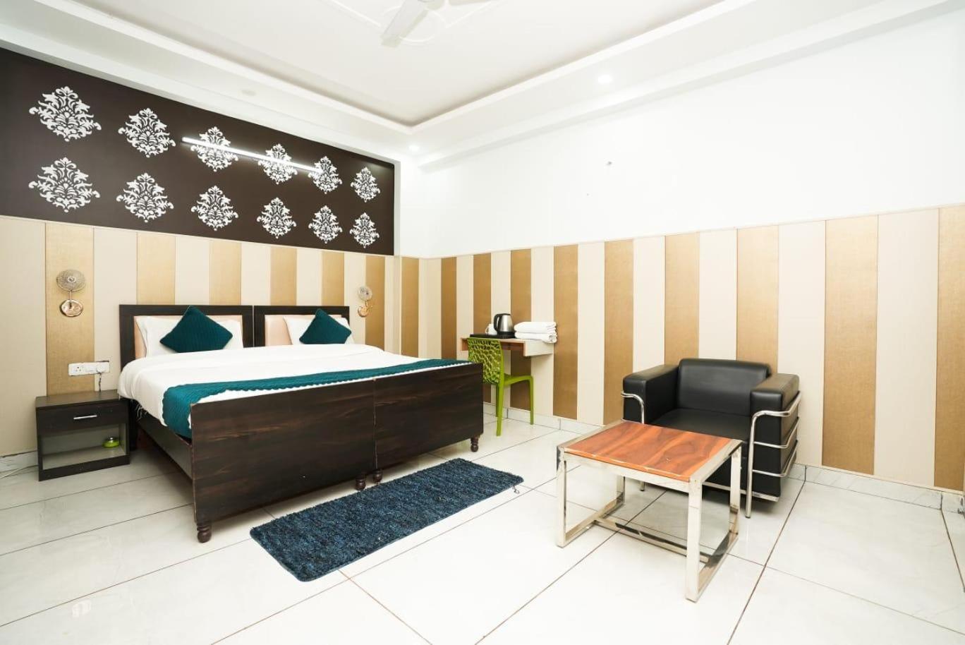 Tanvi Premium Residency-Close To Artemis, Medanta & Fortis Gurgaon Exteriör bild