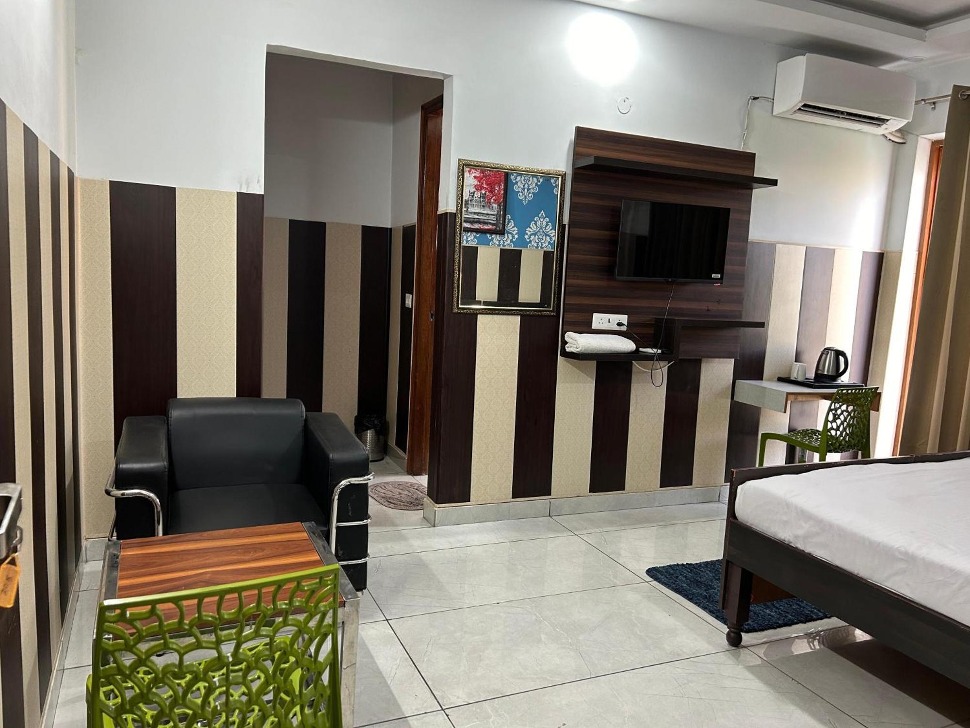 Tanvi Premium Residency-Close To Artemis, Medanta & Fortis Gurgaon Exteriör bild