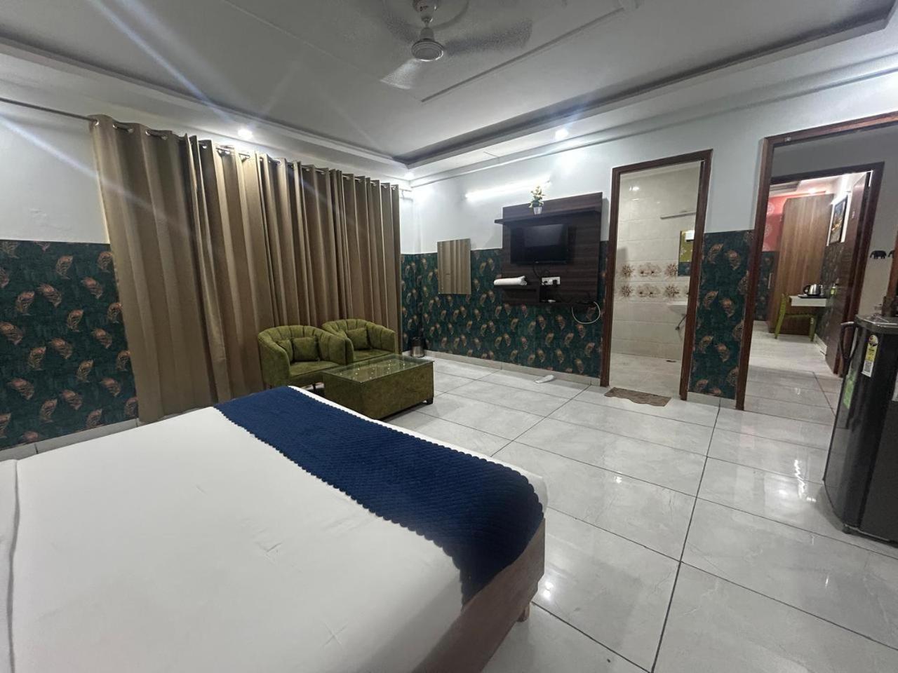 Tanvi Premium Residency-Close To Artemis, Medanta & Fortis Gurgaon Exteriör bild
