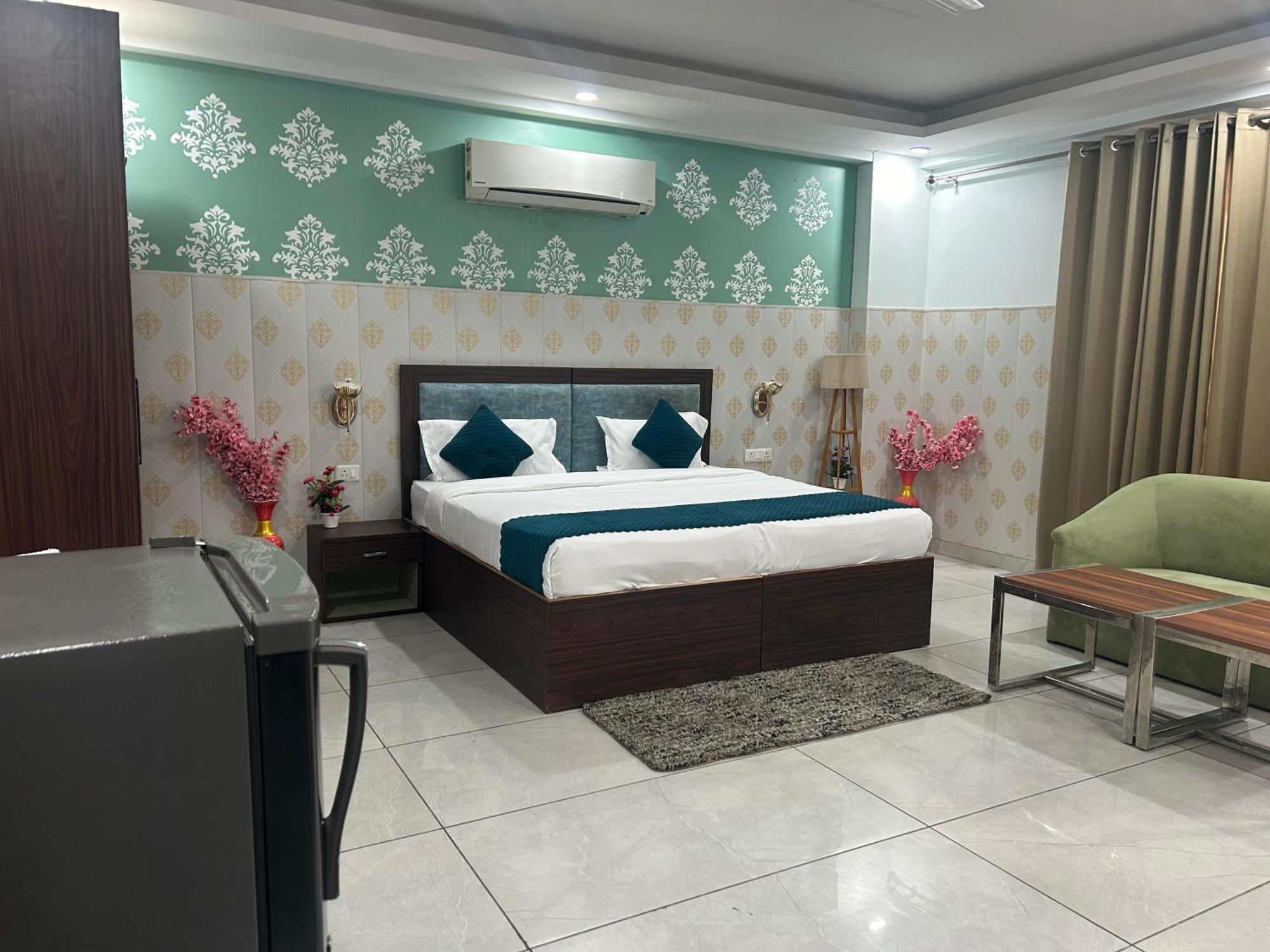 Tanvi Premium Residency-Close To Artemis, Medanta & Fortis Gurgaon Exteriör bild