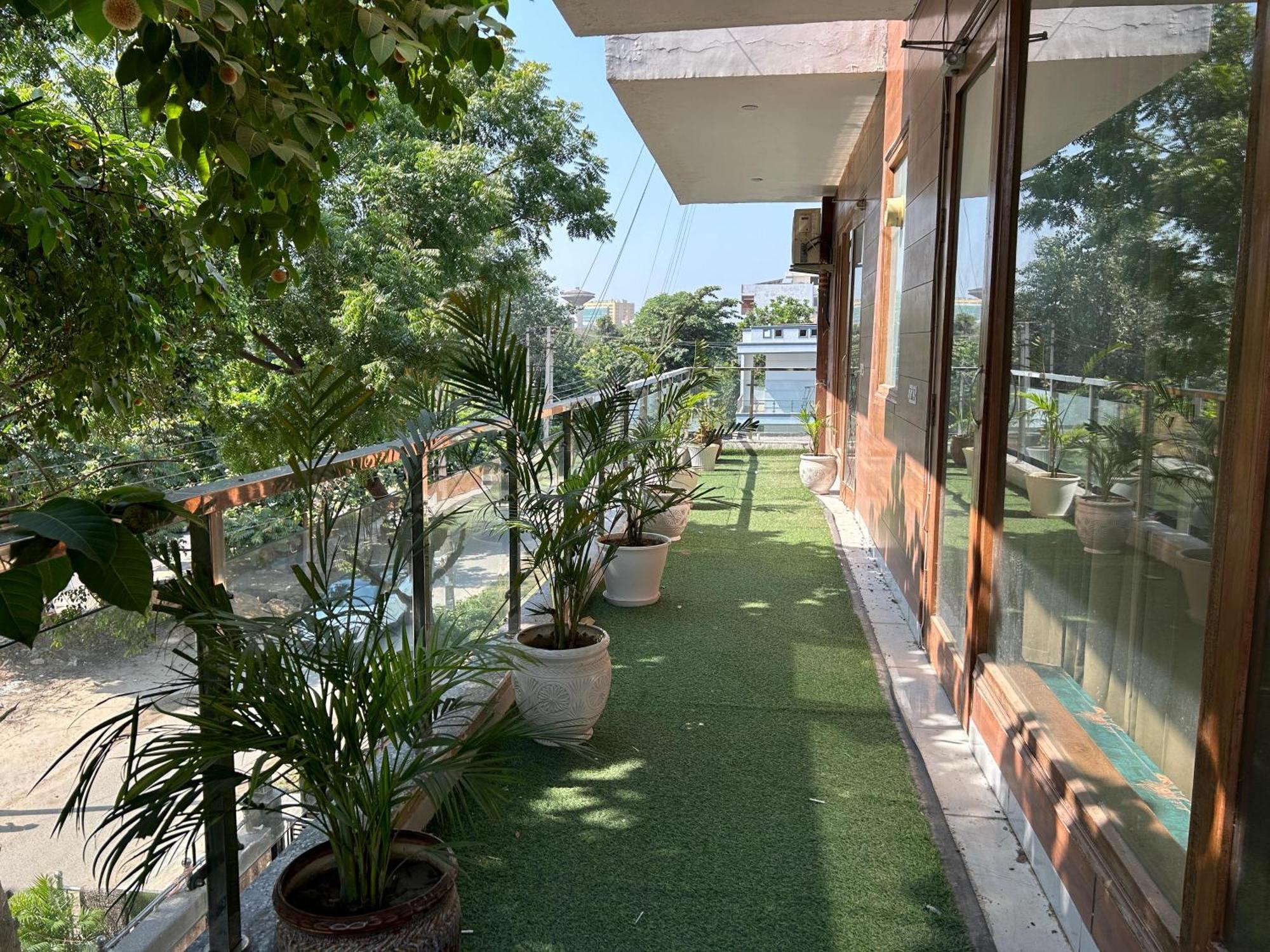 Tanvi Premium Residency-Close To Artemis, Medanta & Fortis Gurgaon Exteriör bild