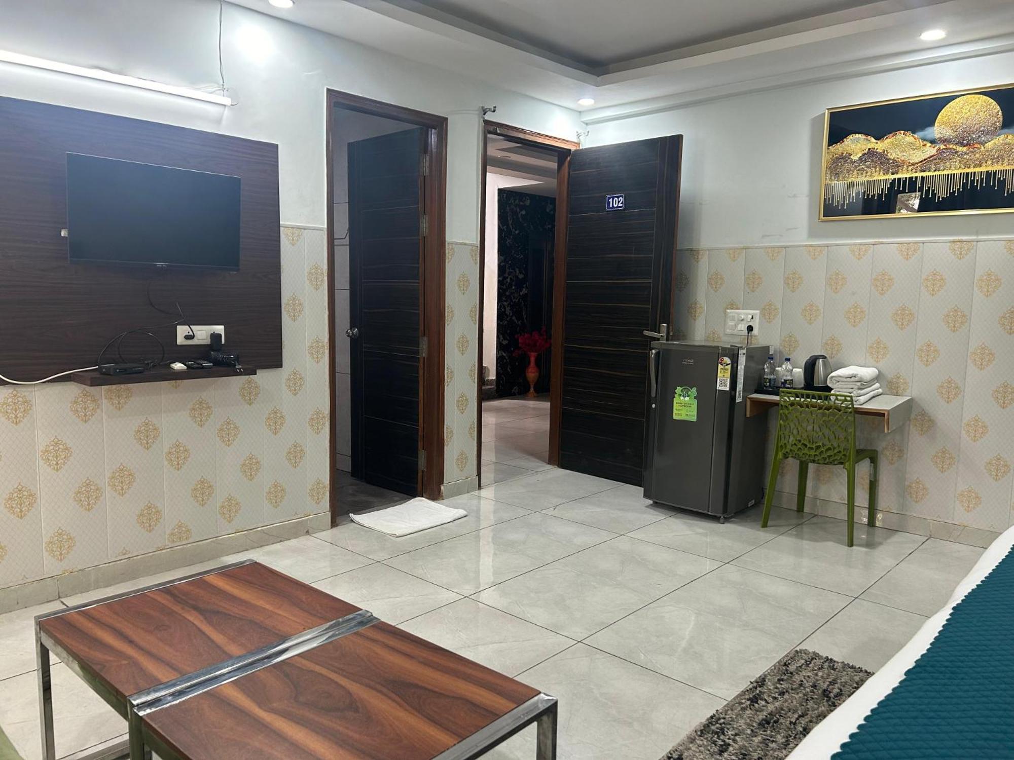 Tanvi Premium Residency-Close To Artemis, Medanta & Fortis Gurgaon Exteriör bild