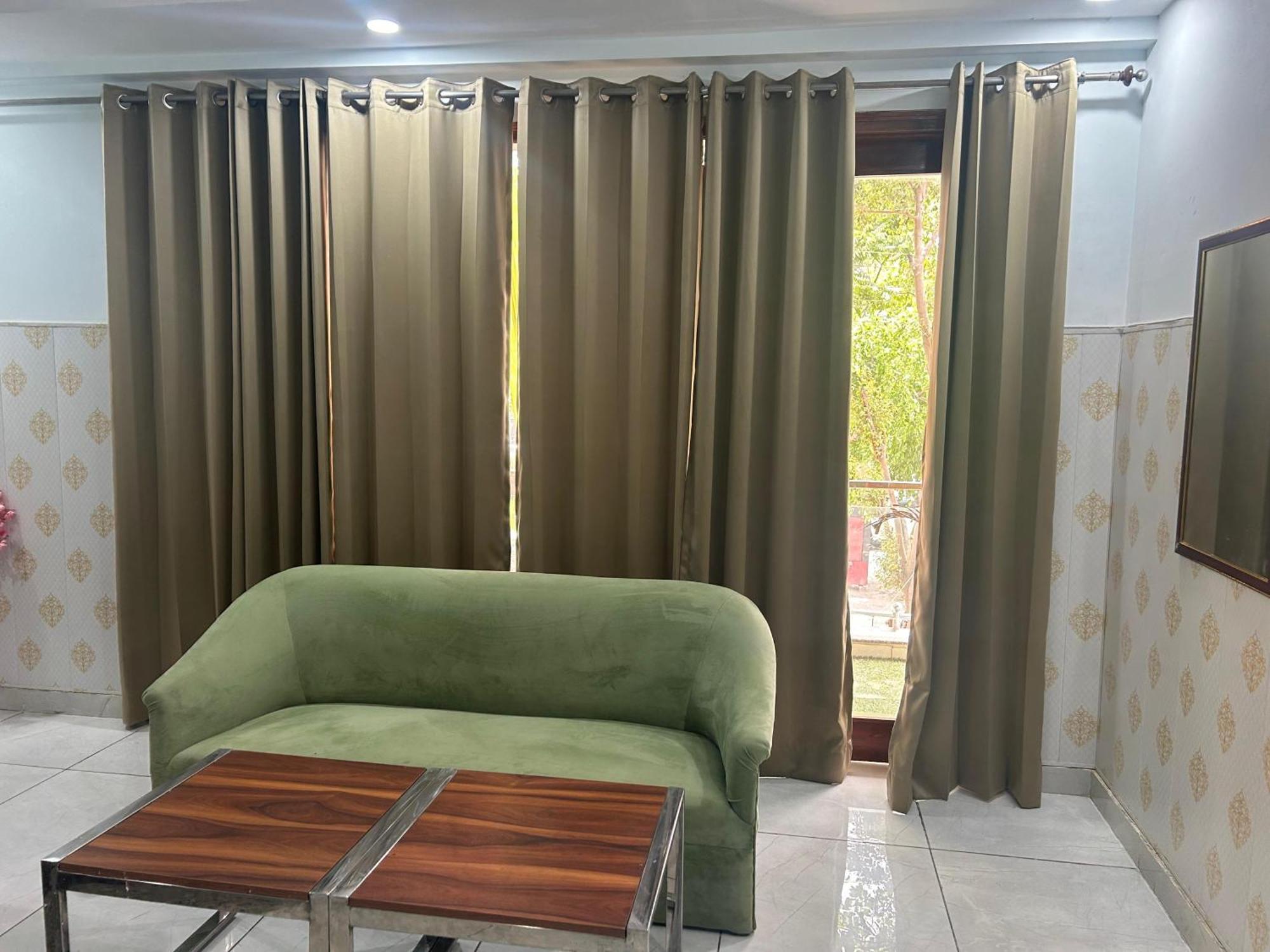 Tanvi Premium Residency-Close To Artemis, Medanta & Fortis Gurgaon Exteriör bild