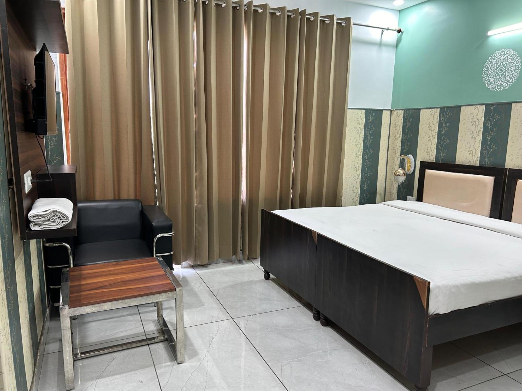 Tanvi Premium Residency-Close To Artemis, Medanta & Fortis Gurgaon Exteriör bild