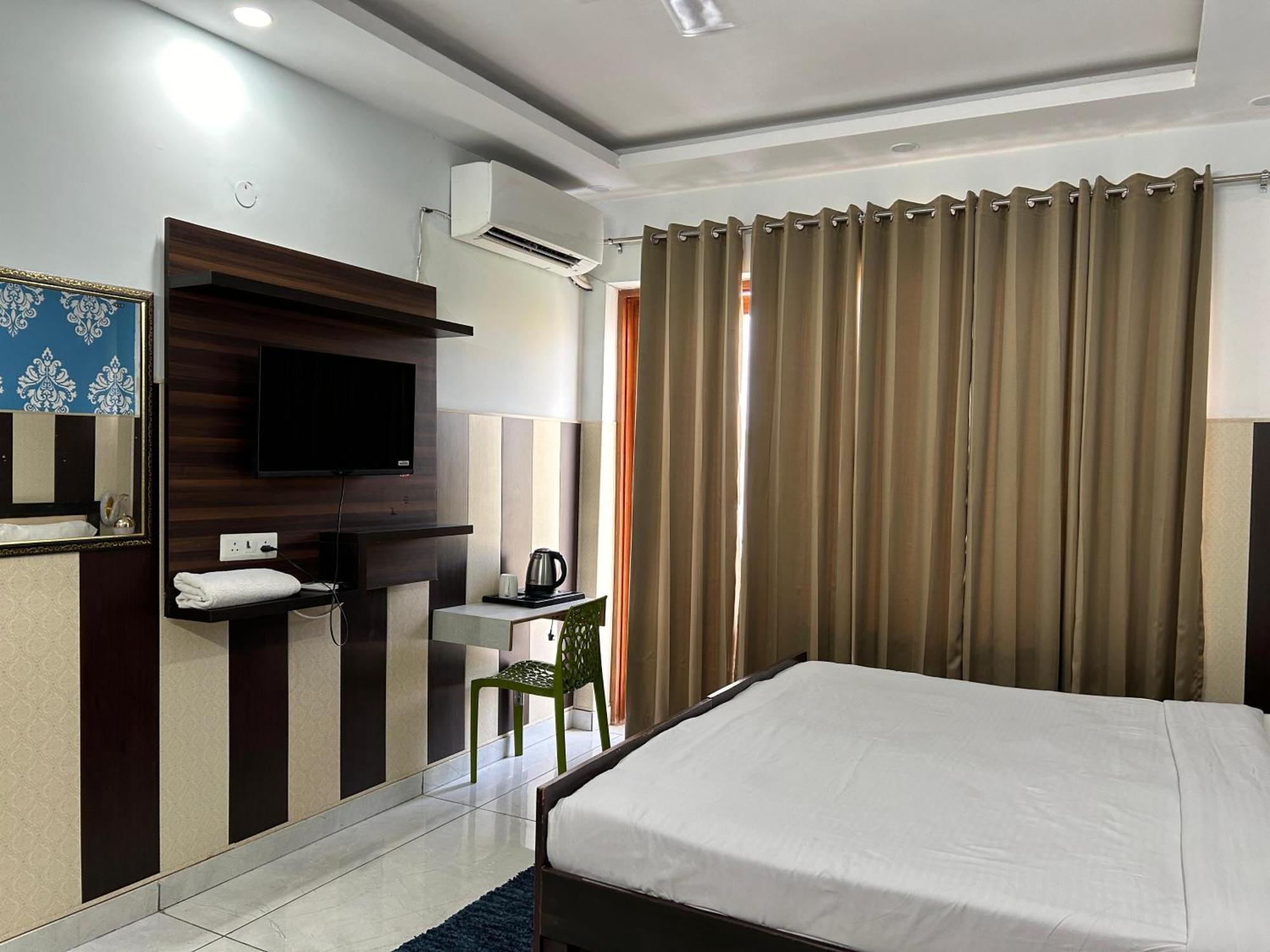 Tanvi Premium Residency-Close To Artemis, Medanta & Fortis Gurgaon Exteriör bild