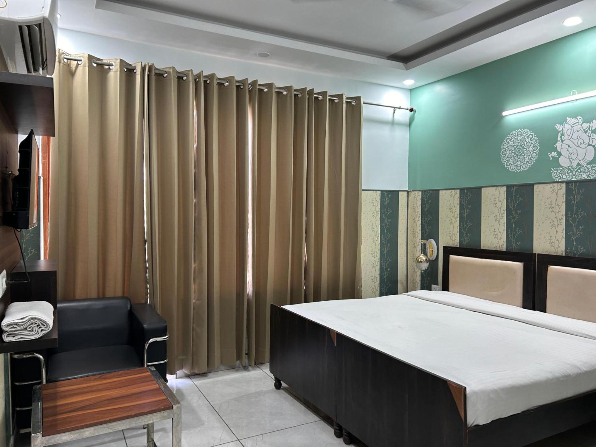 Tanvi Premium Residency-Close To Artemis, Medanta & Fortis Gurgaon Exteriör bild